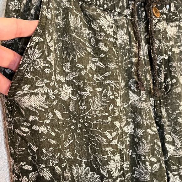 Anthropologie Hei Hei boho green & white floral lightweight pants Vacay Tropical - Picture 4 of 11